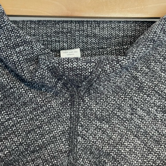 Lululemon leggings - thick material - Picture 4 of 5